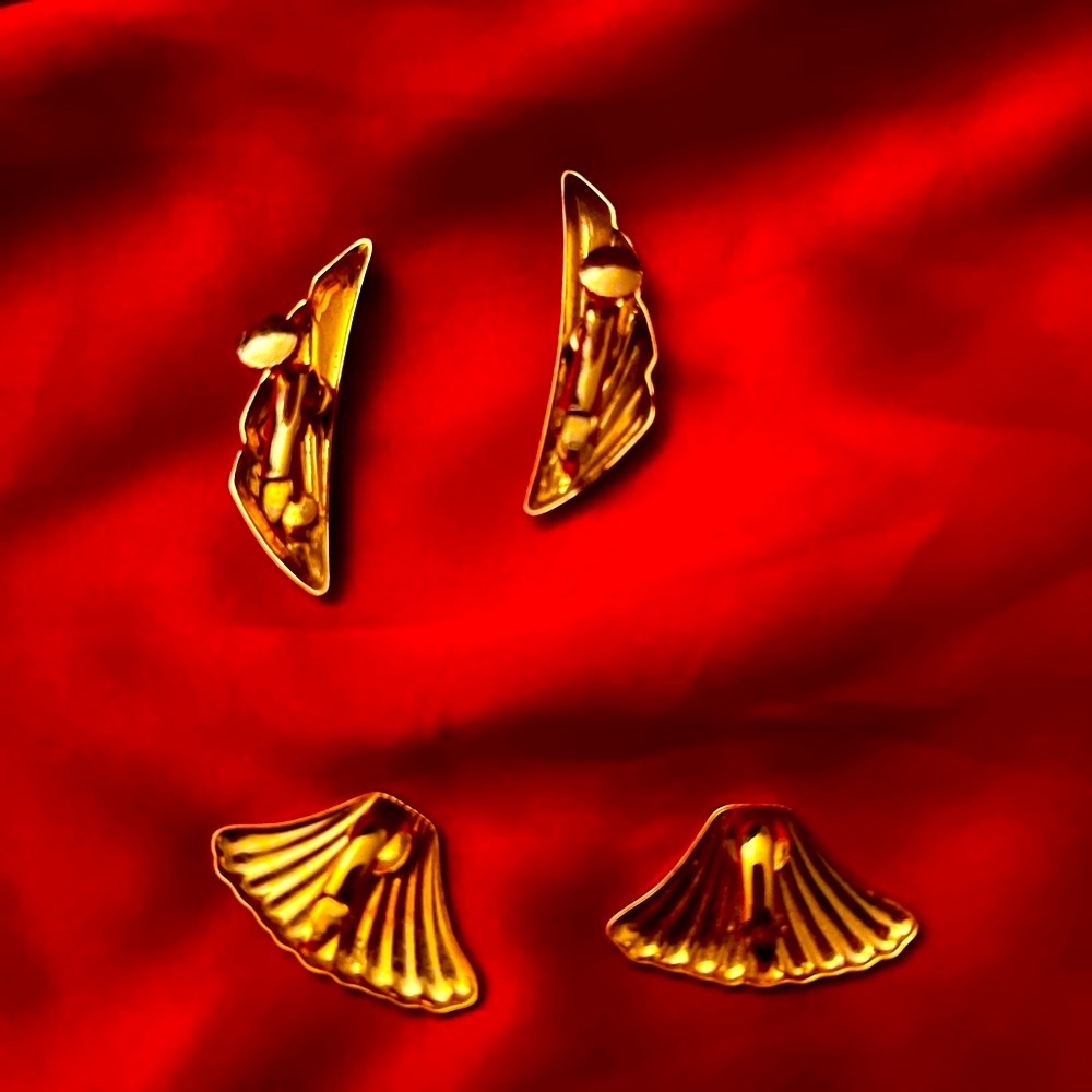 😎 Two pair of Vintage clipon GOLDTONE earrings - Picture 5 of 5